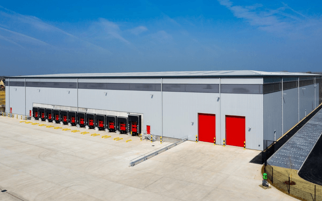 Hangar, Building, Train