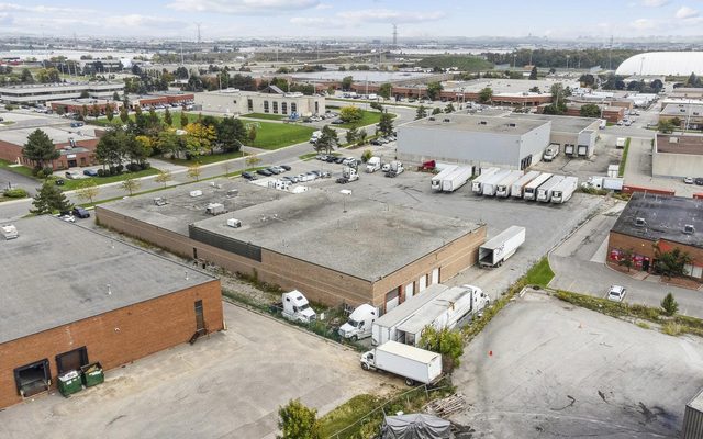 buildings, trucks, daytime