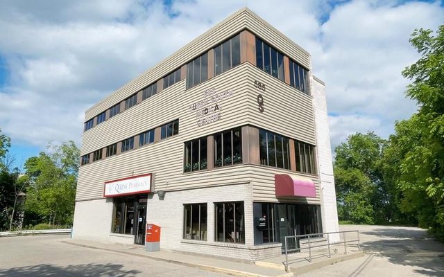 585 Queen Street South