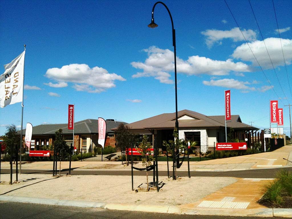 Commerce Topics Articles.pdf Simonds revises loss from business closure - Green Street News
