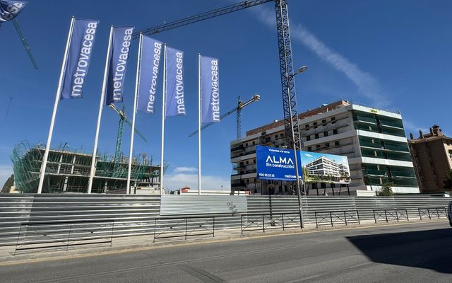 Construction, Construction Crane, Flag