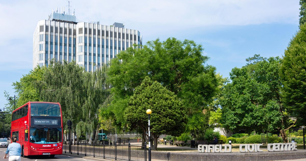 Enfield withdraws from new towns programme
