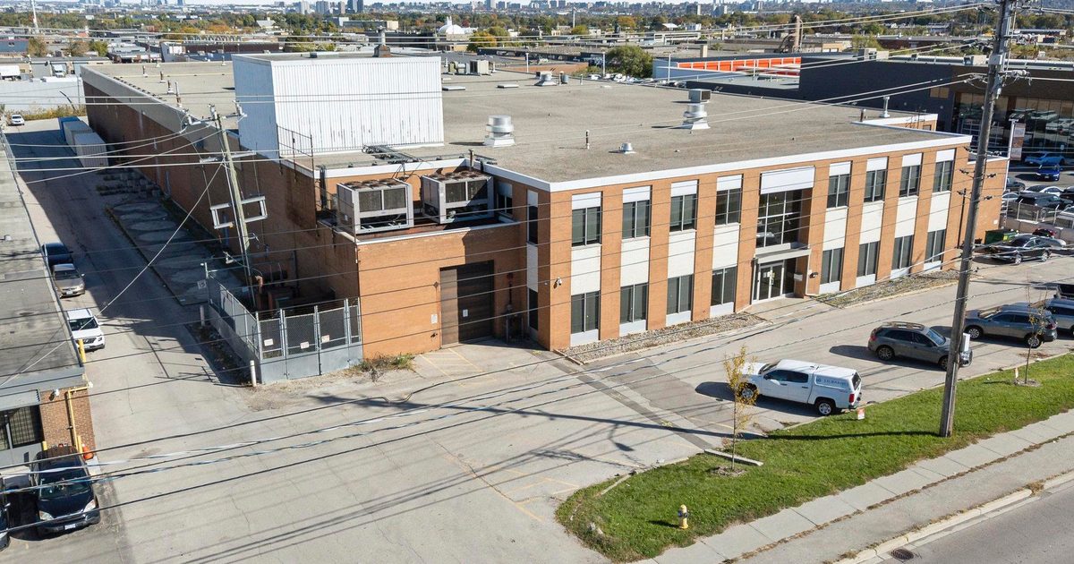 Vacant warehouse near Toronto-Mississauga border trades under asking