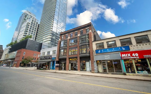 577 Yonge Street