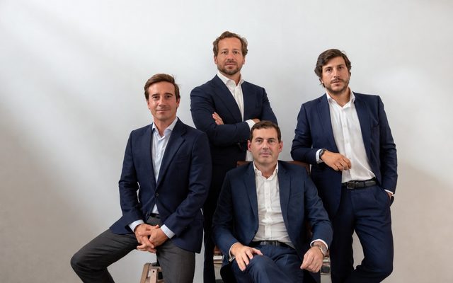 Groupshot, Person, Blazer